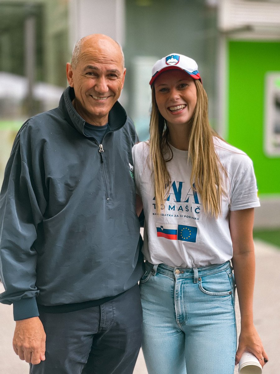 ZalaCTomasic's tweet photo. .@strankaSDS ima največji in najmočnejši politični podmladek v Sloveniji. Hvala predsednik @JJansaSDS, ker podpirate mlade. 

V nedeljo gremo po zmago na evropskih volitvah, potem pa po zmago na predčasnih parlamentarnih! https://t.co/OzySrZxBUT