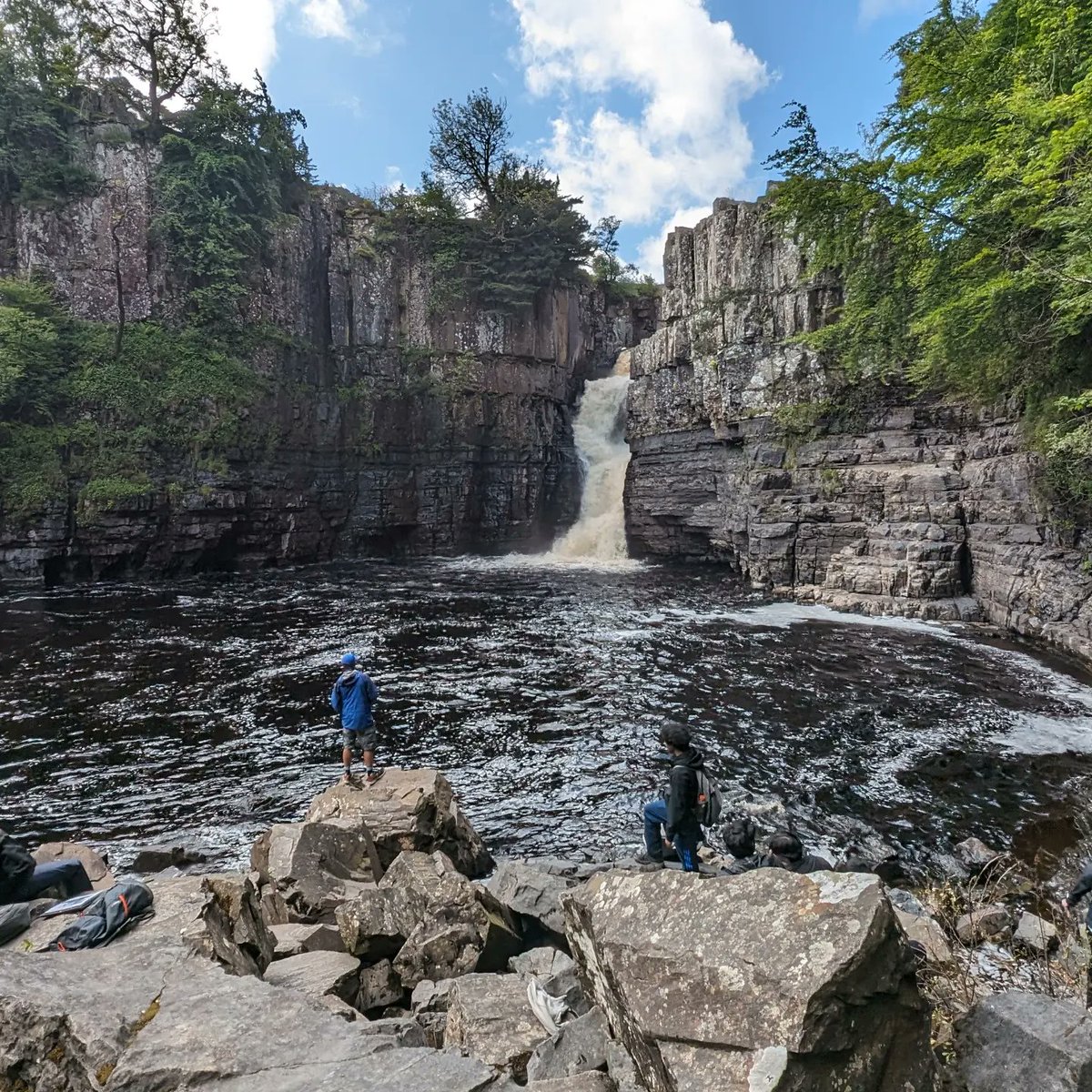 AGSB_Geology's tweet photo. Another excellent day yesterday around Teesdale. Fingers crossed the weather holds for our final mornings work #Geoliday #ThinkGeology @agsb_official https://t.co/46bq2CKxH3