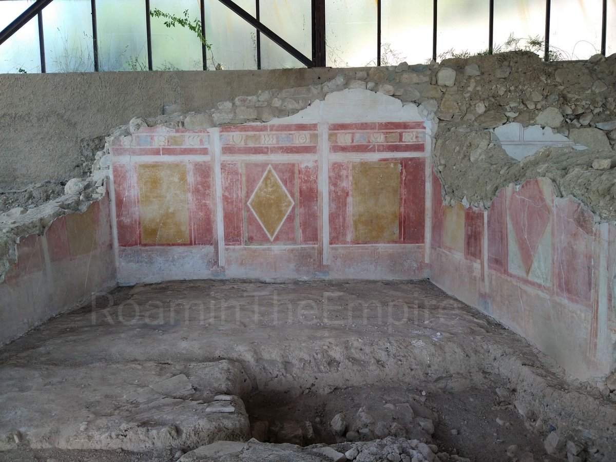 roamintheempire's tweet photo. #FrescoFriday; from a visit a couple weeks ago to #Amphipolis, the painted walls of a room in the Hellenistic House, a residence near the acropolis dated to the 2nd century BCE.
#Archaeology #Greece https://t.co/CiRRhadkoQ