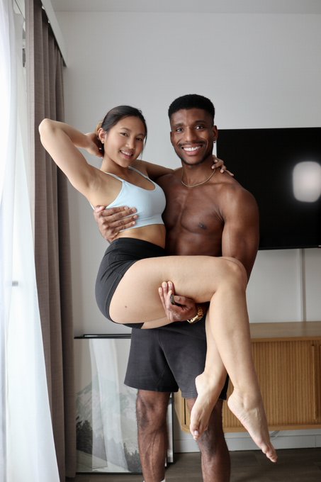 I called the personal trainer at home and he showed me his muscles and his big 🍆 He did his best to open