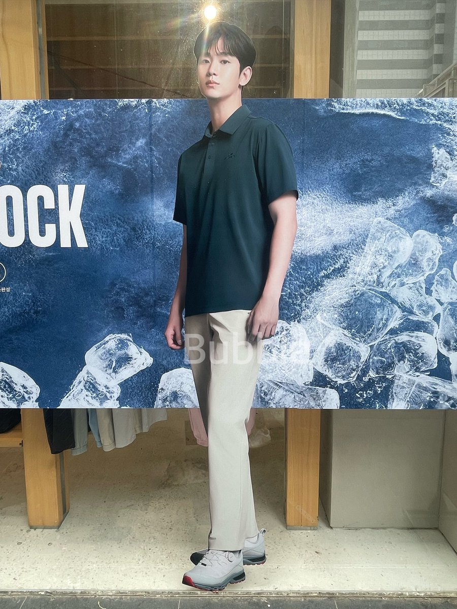 bubbleinyourtea's tweet image. #soohyun_k216 for #eider.official Myeongdong store

#KimSooHyun
#김수현