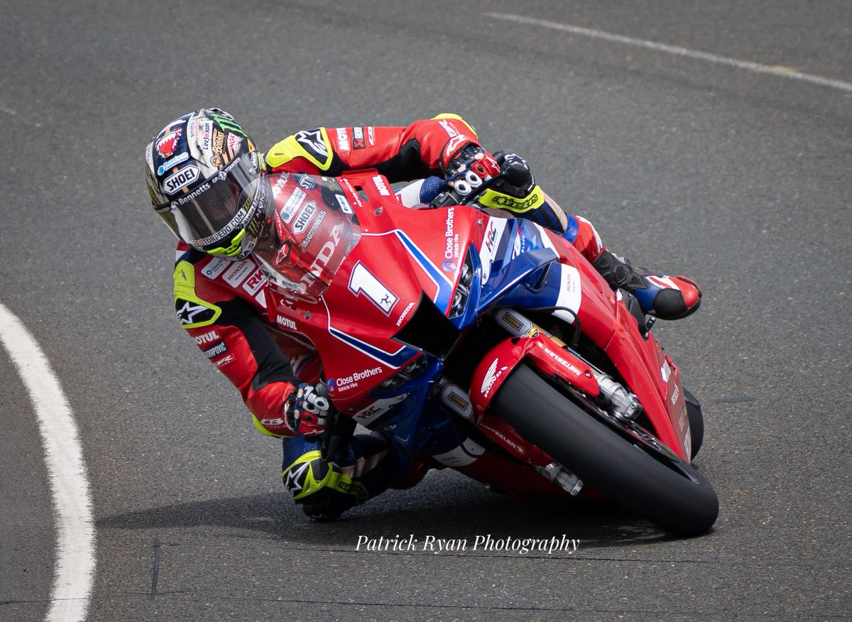 Photo_ryan5's tweet photo. Dean Harrison and John McGuinness at the Creg-Ny-Baa during Thursdays Superstock race. @ttracesofficial @HondaRacingUK https://t.co/3ZNyK7DVSQ