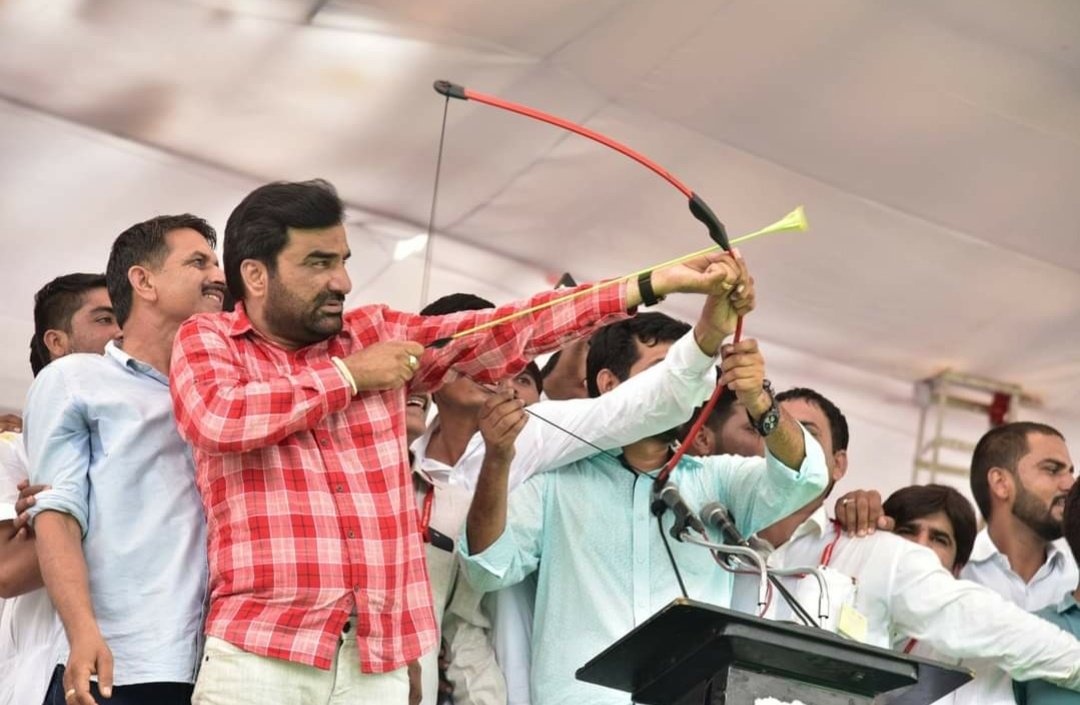 ErsukhdevGODAR2's tweet photo. इण्डिया गठबंधन को जीतने के बाद छोटे दलों को मीटिंग में बुलाना चाहिए था,यह सच है बैनीवाल की वजह से कांग्रेस को फायदा हुआ था, इतना जल्दी नज़रंदाज़ करना आगामी विधानसभा उपचुनाव में गठबंधन को नुक़सान पहुंचा सकता है।
@hanumanbeniwal 
@RLPINDIAorg https://t.co/cp8DR0pQbb