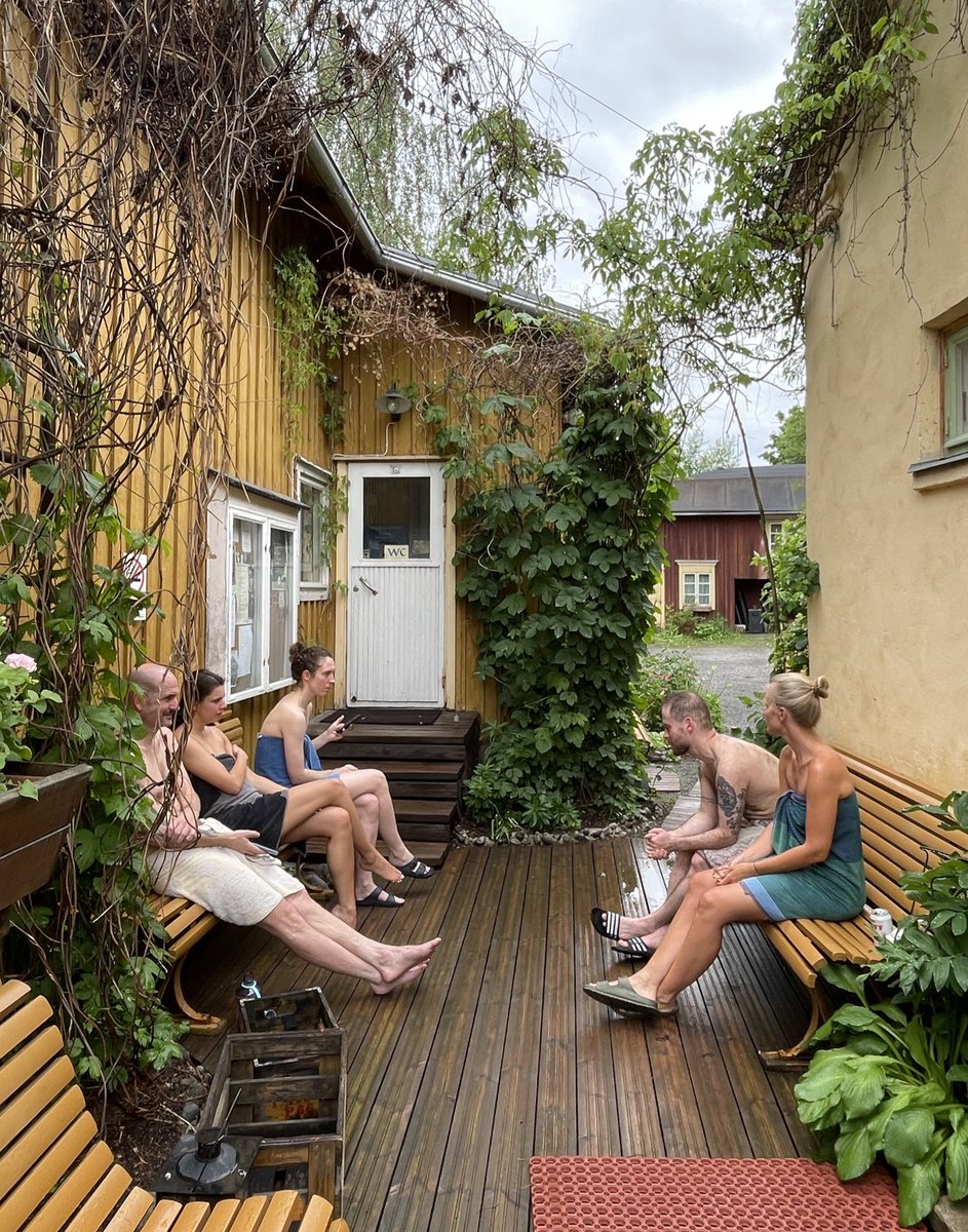 FinBotschaftDe's tweet photo. Grüße aus Finnland! Wir sind gerade auf Pressereise zu unserem Lieblingsthema unterwegs: Die Sauna. Helsinki-Tampere-Jyväskylä = sieben Saunen in 2,5 Tagen. Von der ältesten öffentlichen Sauna Finnlands zur Kunstsauna der Serlachius-Museen zum Sauna-Floß. Einfach herrlich! https://t.co/G0oltecNRj