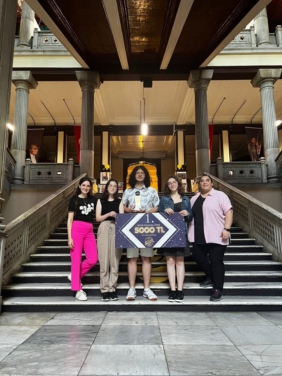 bkkemerburgaz's tweet photo. Okulumuzun müzik grubu @PowerUpBahcesehir İstanbul Erkek Lisesi’nin düzenlediği 33. Kültür Festivali’nde gerçekleşen liseler arası müzik yarışmasında 1. olmuştur.  Öğrencilerimizi başarılarından dolayı tebrik ederiz. 🥇👏🏼👏🏼 https://t.co/Woued6R9U3