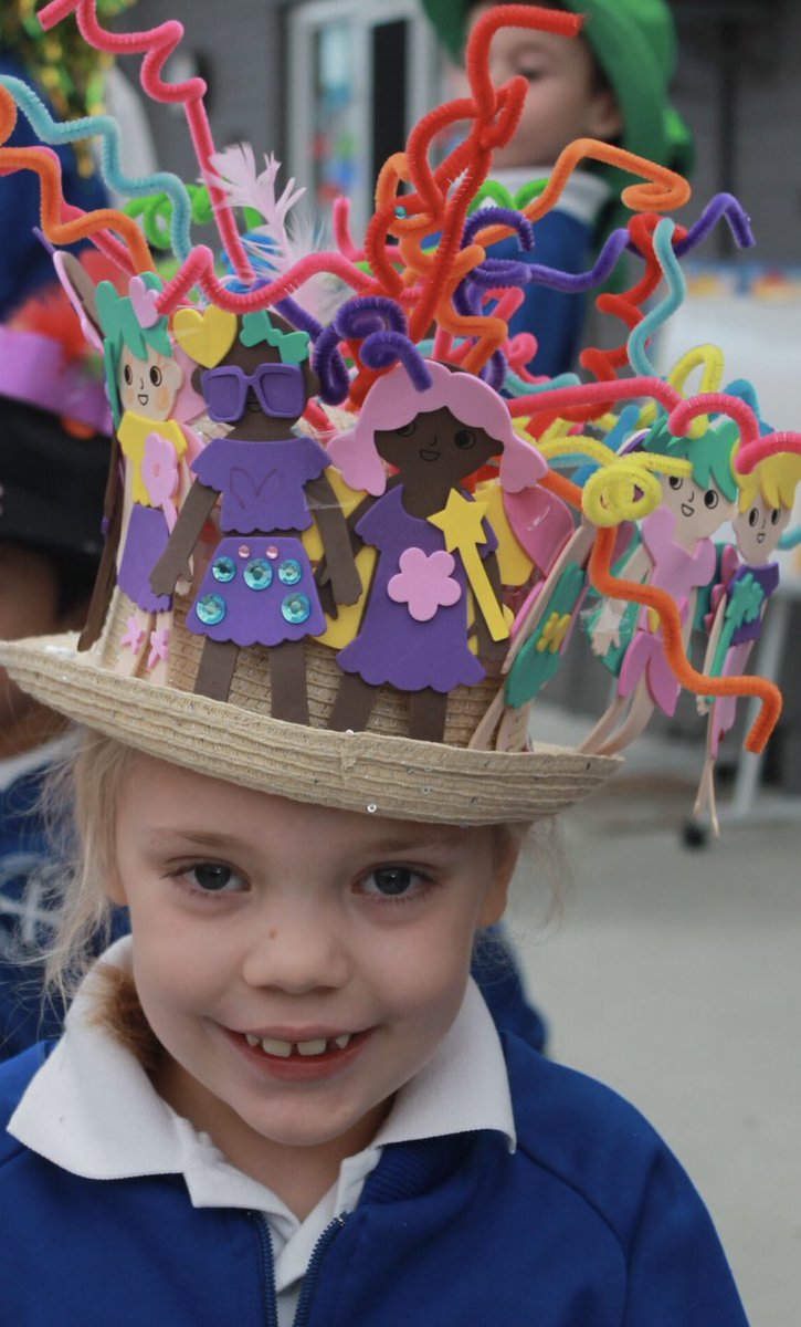 JosephineVivan1's tweet photo. 🧢👒🎩🎓🪖⛑️🤠🧙‍♀️🕵️‍♀️💂‍♂️👩‍🌾👩🏾‍✈️Students from OLOL wore crazy hats to school today to raise funds for the 2024 Archbishop’s LifeLink Appeal. Well done to our Year 6 students for leading the day.@CatholicEdWA @Blakey2308 https://t.co/zOzi1ueYrb