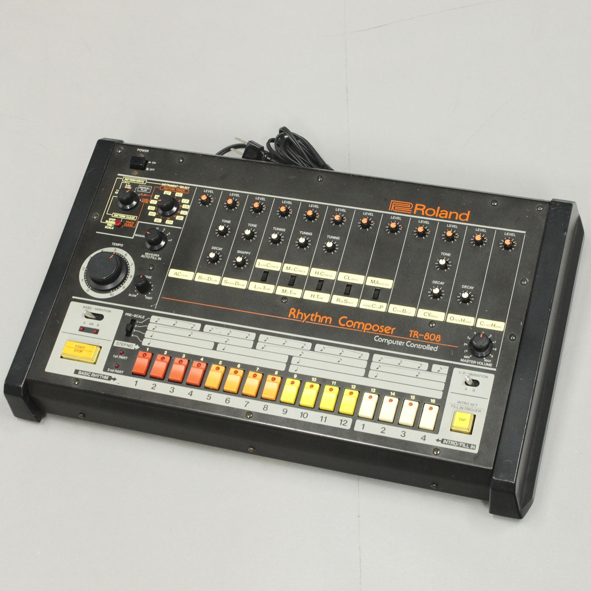 ishibashichamz's tweet photo. イシバシ楽器 御茶ノ水本店 さながら Roland ミュージアムです。
https://t.co/KT7y2zvL4G
#SYSTEM100 #TR808 #VP330 #JUPITER6 https://t.co/zykIgXIh98