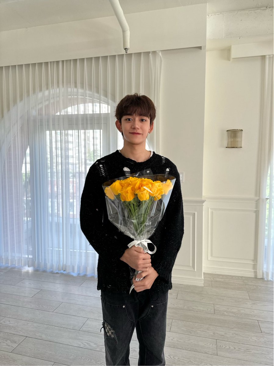 kirbykhei's tweet photo. he is still the same https://t.co/Jb9ktNz0ay