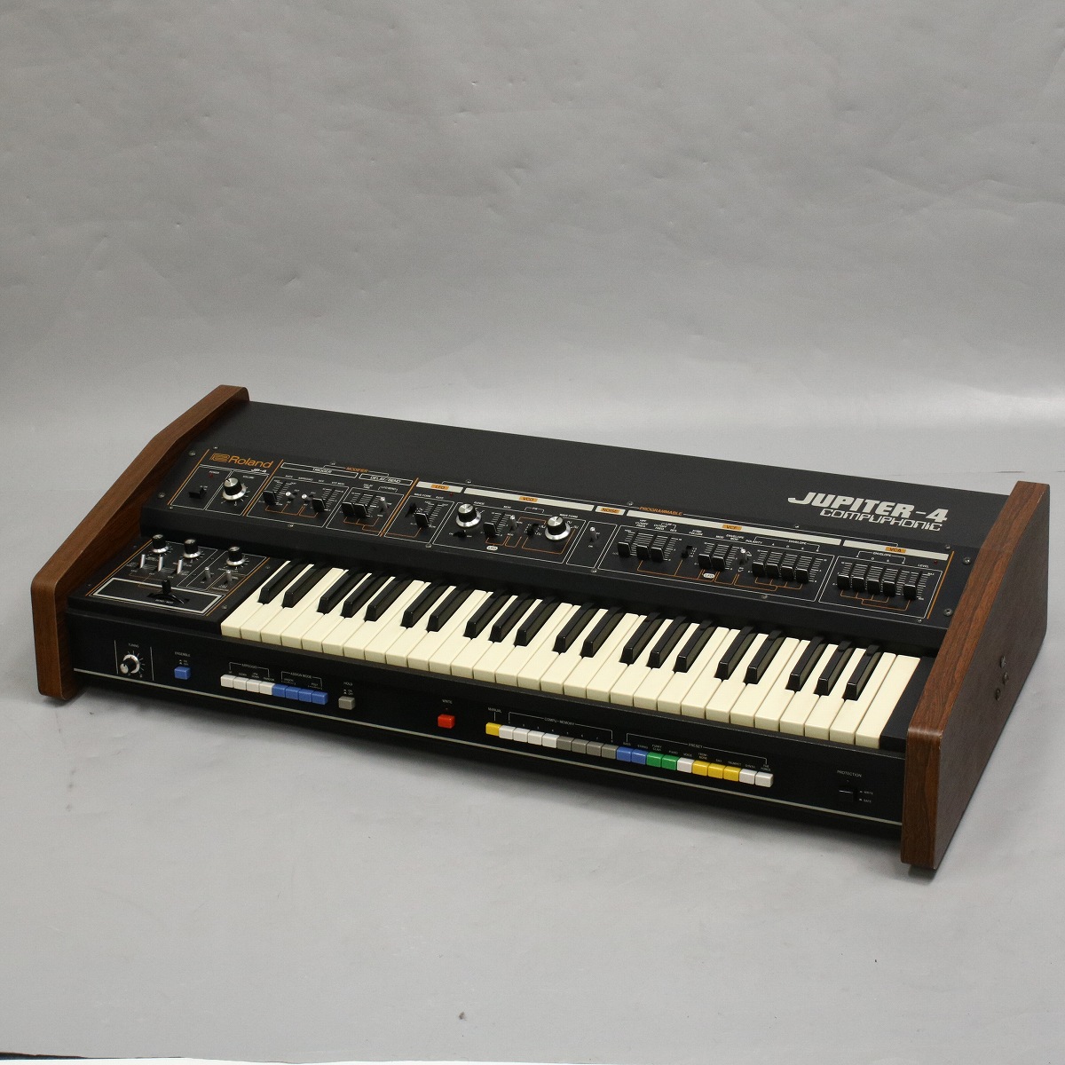 ishibashichamz's tweet photo. イシバシ楽器 御茶ノ水本店 さながら Roland ミュージアムです。 その２https://t.co/KT7y2zvL4G
#JUPITER4 #TB303 #JUNO60 #SH101 https://t.co/lQLFgCMueV