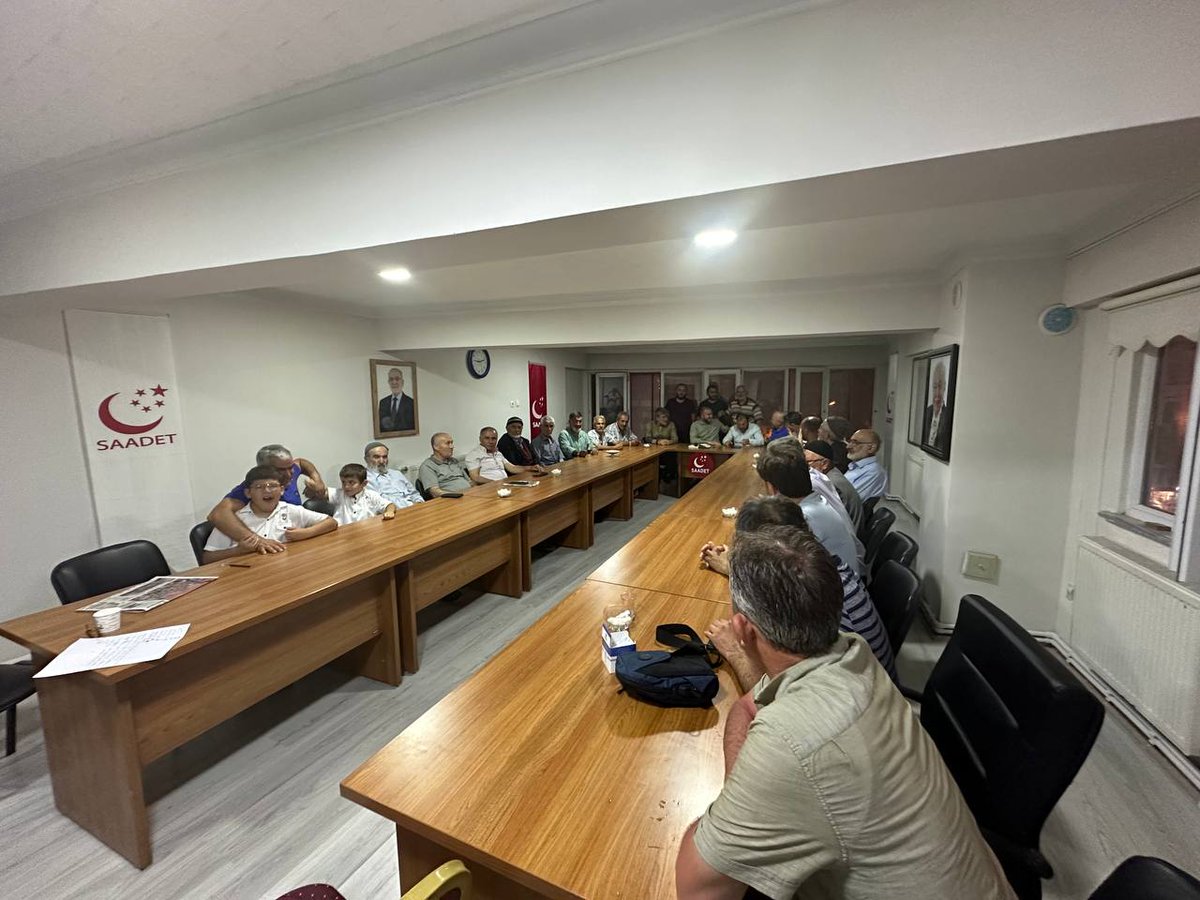 İl Başkanımız Faruk Cıdık nezaretinde gerçekleşen İlçe başkanları ve Milko kuruluşları toplantısı parti binamızda gerçekleştirildi.