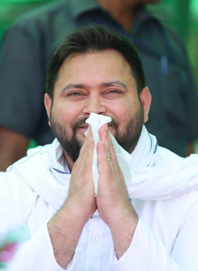 Avinashydav07's tweet photo. श्री तेजस्वी यादव जी का मेहनत और सामाजिक समीकरण कितना सफल हुआ इस पर भी एक नज़र देखा जाए।

1.शिवहर सीट जिसे पिछली बार राजद 3.40 लाख वोट से हारी थी वो सीट इस बार सिर्फ़ 29,143 वोट से हारी.
2. अररिया सीट जो पिछली बार राजद 1 लाख 37 हज़ार वोट से हारी थी वो सीट इस बार मात्र 20,094 वोट से हारी.
3. उजियारपुर सीट पिछली बार 2.77 लाख वोट से हारी थी इस बार वो सीट इस बार 60,102 वोट से हारी.. यहां से नित्यानंद थे जो बहुत राउंड में पिछे थे राजद के उम्मीदवार से .
4. बेगूसराय जो सीट जो भाजपा 4,22,217 वोट से जीती थी वो इस बार सिर्फ़ 81,480 वोट से जीती ..इनके उम्मीदवार कितने राउंड की गिनती में पीछे थे ..
5. सीतामढी सीट  पिछली बार 2.5 लाख वोट से हारी थी इस बार सिर्फ़ 50 हज़ार वोट से ..
6. पूर्वी चंपारण से भाजपा के राधामोहन सिंह ने 2.93 लाख से जीते थे इस बार 88,287 वोट से जीते..
7. पश्चिम चंपारण सीट से भाजपा के संजय जसवाल पिछली बार
2.93 लाख से जीते थे इस बार वो 1.36 लाख वोट से जीतें..
8. वाल्मीकिनगर सीट कांग्रेस पिछली बार 3.54 लाख वोट से हारी है वो सीट राजद इस बार 98 हजार से हारी..
9. सारण जो राजद पिछली बार 1.5 लाख से हारी थी इस बार मात्र 13 हज़ार से हार���..
10. मुंगेर जैसे सीट पर जदयू को परेशान होना पड़ा.. मैनेज करने के लिए अनंत सिंह को बाहर लाना पड़ा 
ऐसे बहुत सारी सीटें है .. इतना आसान नहीं होता है इतने बड़े वोट के फासले को कम करना ..
तेजस्वी यादव ने अच्छी तरीके से इलेक्शन लड़ा पर उनको जितनी सफ़लता मिलनी चाहिए उतनी मिल नहीं पाई।.
Well played.....#TejashwiYadav 
#Bihar
@yadavtejashwi @sanjuydv 
@RJDforIndia @RJD_BiharState 
@TeamTejashwi @KrDivashankar 
@MisaBharti @RohiniAcharya2 
@activistritu @PeopleofHind