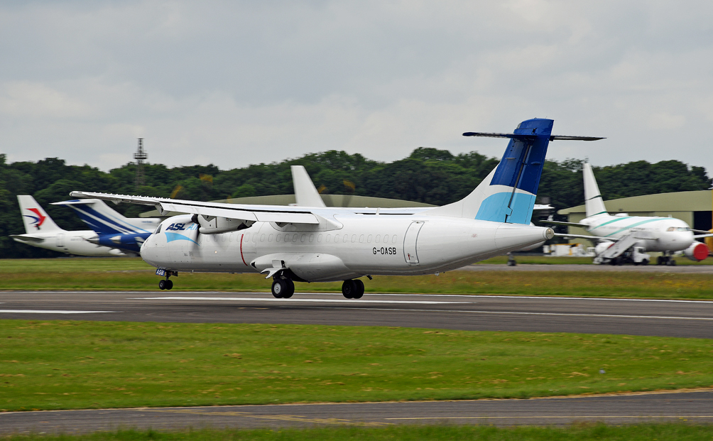 Air_Salvage's tweet photo. An #ATR72-500F flown into our UK facility to swiftly despatch #aircraft components removed by #ASIengineering in response to an urgent #AOG request from a customer.
#customersatisfaction #customersupport #aviationdaily #aviationnews #rapidreponse #airlines #greateamwork https://t.co/6bE3ZY7bl9