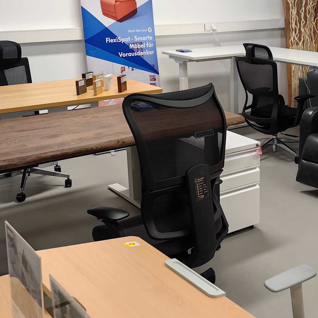 FlexiSpotDE's tweet photo. FlexiSpot &amp; RW Showrooms 📣

Wir sind total aufgeregt, Ihnen mitteilen zu können, dass Sie unsere Produkte jetzt live in Wien erleben können!

Wir laden Sie herzlich ein, unsere Produkte im RW Showroom auszuprobieren.
👉Fred-Zinnemann-Platz 4, 1030 Wien. https://t.co/ywxdjhoIJz