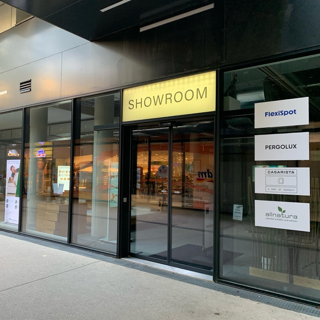 FlexiSpotDE's tweet photo. FlexiSpot &amp; RW Showrooms 📣

Wir sind total aufgeregt, Ihnen mitteilen zu können, dass Sie unsere Produkte jetzt live in Wien erleben können!

Wir laden Sie herzlich ein, unsere Produkte im RW Showroom auszuprobieren.
👉Fred-Zinnemann-Platz 4, 1030 Wien. https://t.co/ywxdjhoIJz