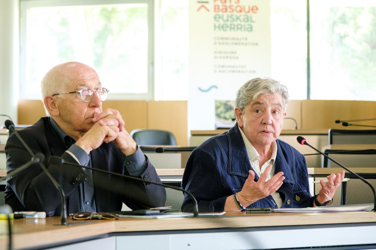 CommunautePB's tweet photo. #𝗞𝗹𝗶𝗺𝗮 transformons l'essai ! Présentation de la 4ème édition de la semaine du climat par @JreneEtchegaray et @MBISAUTA « Face à l’urgence climatique il nous faut accélérer ». Pour y parvenir la mobilisation des partenaires, entreprises et communes, est essentielle https://t.co/rXuAWTtwYJ