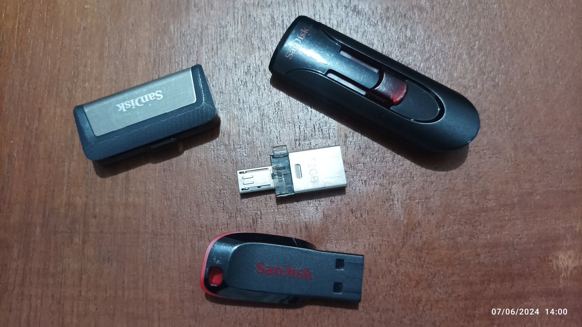 abasayyid's tweet photo. @ezash Dari generasi ke generasi nih. Sandisk pride 😂 https://t.co/jIAOrAwpfT