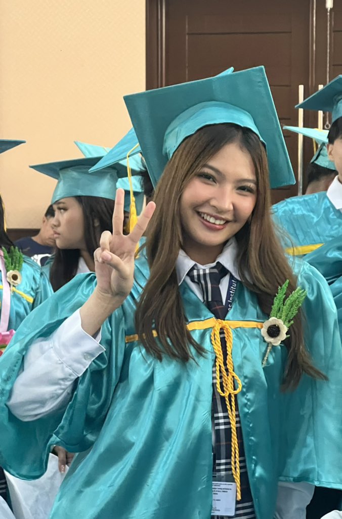orie_loi's tweet photo. CONGRATS MACOLET!!! NAKAKA PROUD https://t.co/T3vg4fJqyR