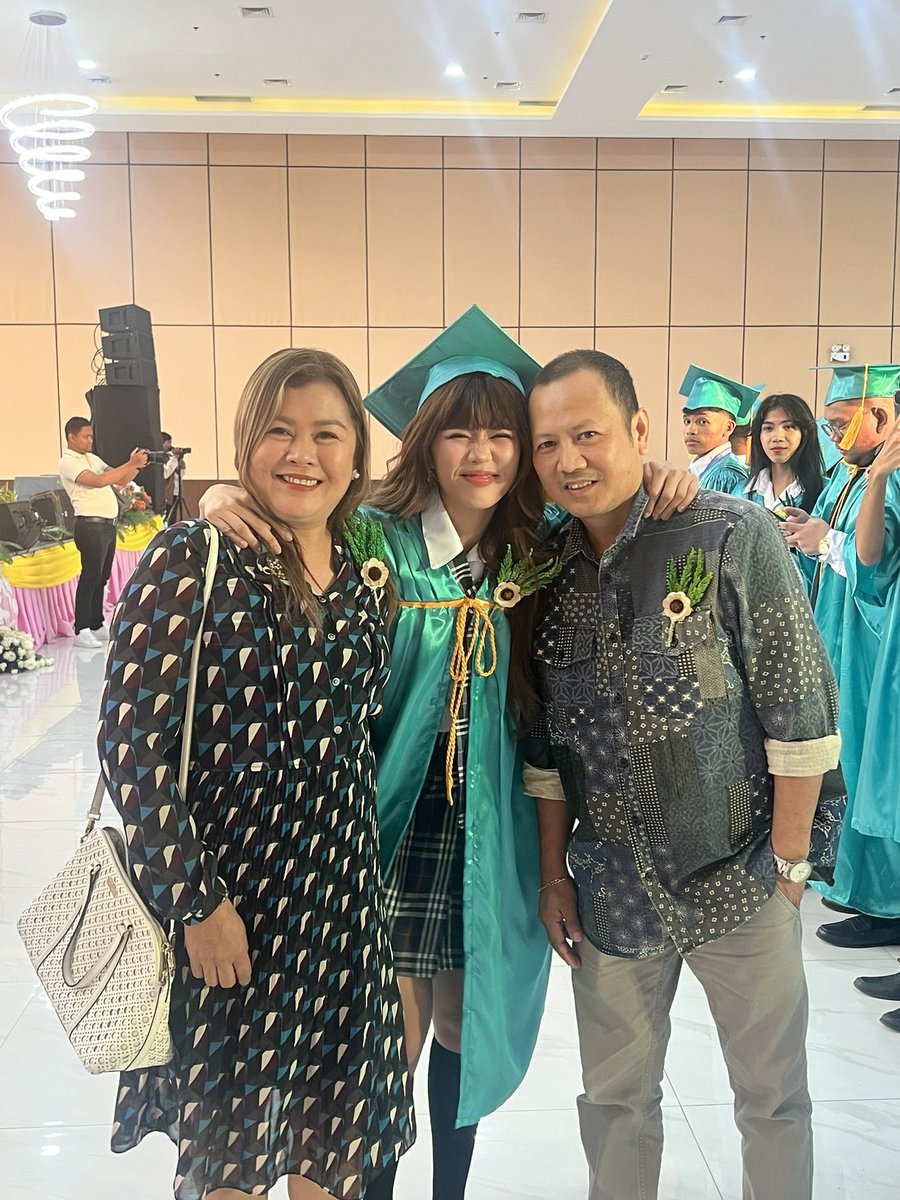 orie_loi's tweet photo. CONGRATS MACOLET!!! NAKAKA PROUD https://t.co/T3vg4fJqyR