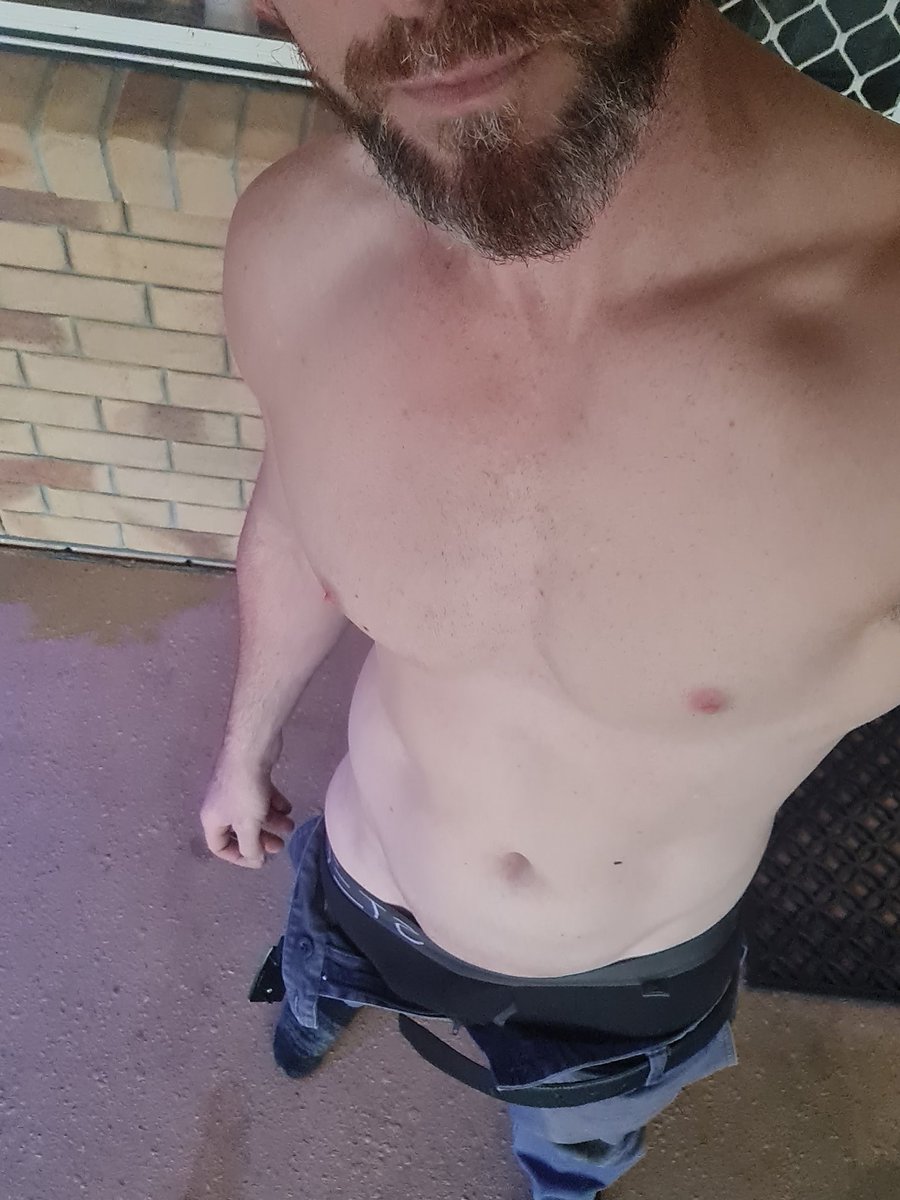 AuzzieSpartan's tweet photo. Just finished work,can't be bothered with gym tonight, so a beer and relax time...ive got a beard free and most likely losing the work gear soon 👌😇 #auzzie #nudist #hardworkweek https://t.co/r9lLxApaUc