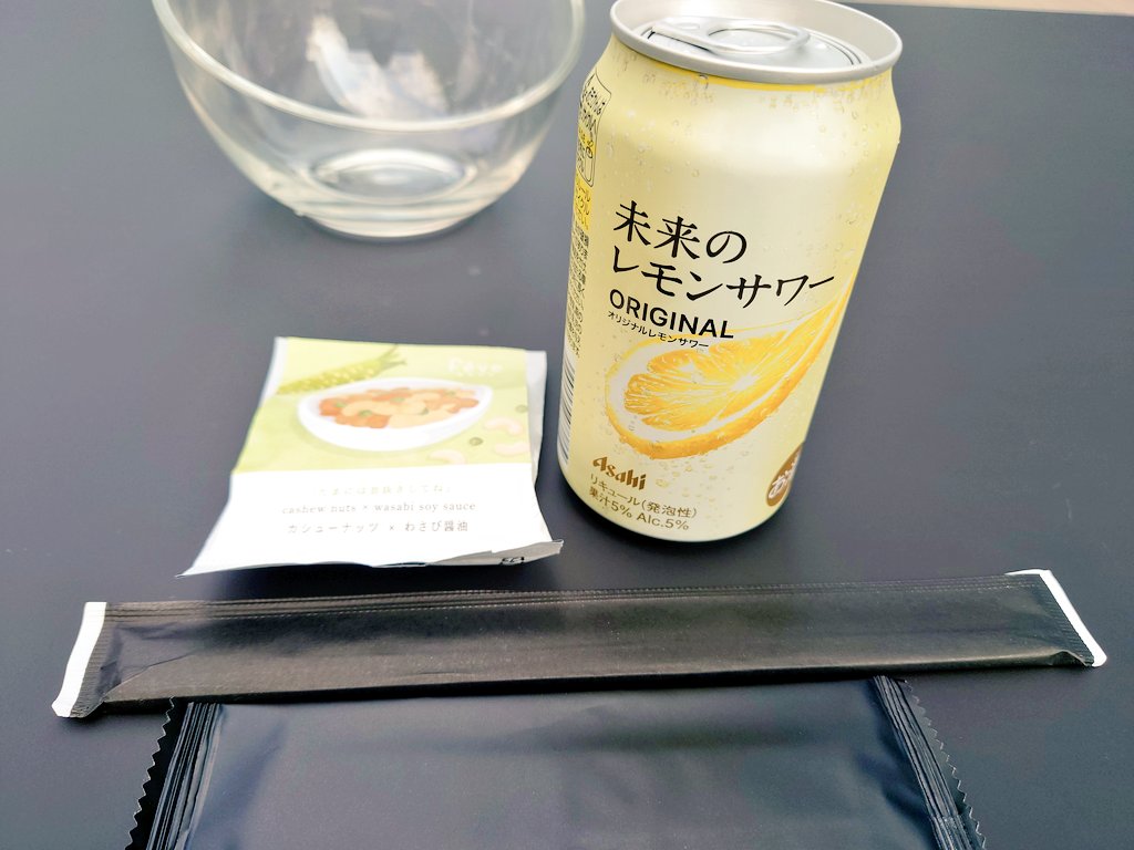 Ruleme0521's tweet photo. ティーレクライブ前、渋谷パルコでやってる、「未来のレモンサワー」試飲体験に行ったよ‼️
中に入ってるレモン、めっちゃ美味しかった🍋
11日発売だから、また飲むぞ🍺( ¯꒳​¯ )ᐝ

#アサヒビール #未来のレモンサワー #体験BAR #渋谷パルコ #ティーレクパーティー #TRECKLESS https://t.co/QFYEl4Ey4a