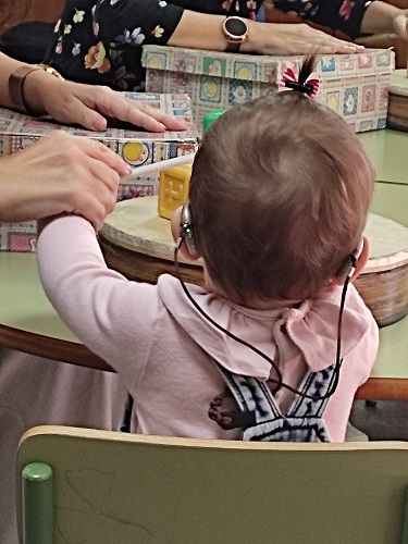 AspasCordoba's tweet photo. 👶👂 En ASPAS-CÓRDOBA, nuestro Servicio de Atención Temprana apoya a niños con pérdida auditiva desde los 5-6 meses, fomentando todas las áreas de desarrollo. Ofrecemos atención integral tanto a los menores como a sus familias. 💖#ASPASCórdoba #AtenciónTemprana #InclusiónInfantil https://t.co/dFIioC2odp
