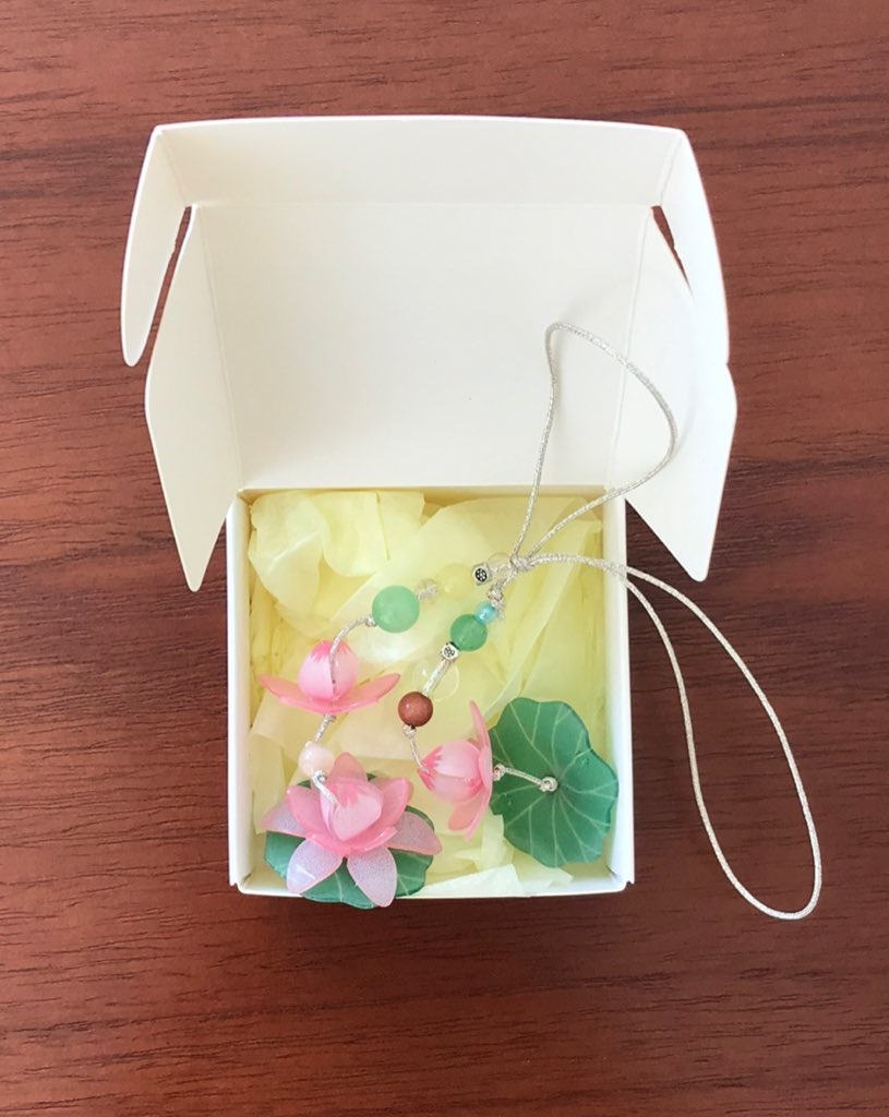 yeonrok_shop's tweet photo. ‿︵‿︵・𝜗𝜚・‿︵‿︵
연록 12번째 마켓 open! 
  ︵‿︵‿︵‿︵‿︵‿

안녕하세요! 
6월 8일 (토요일) 저녁 8시 연록 12번째 마켓 오픈합니다 

⋰˚ ✴︎ https://t.co/E2AuCx5R48

⋰˚ ✴︎일정 : 6/8 20:00 ~ 6/10 23:00

⋰˚ ✴︎ #rt추첨 2분께 연록 연꽃 스트랩을 보내드려요 https://t.co/L1ofJzUWdw