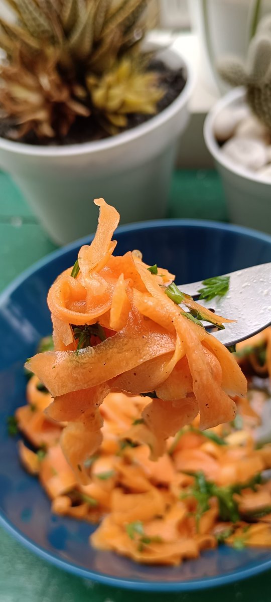 hanny_nr's tweet photo. ❤Resep Carrot Salad💛
Salad halal karena gak pakai mirin seperti resep aslinya. Mengandung minyak wijen, madu dan jeruk nipis atau lemon, selain enak juga seger banget.
https://t.co/FlU4KZ4BRY
#blogger #resep
#foodbloggerindonesia
#salad #recook #saladwortel #saladsehat https://t.co/6vGnYBi0pg
