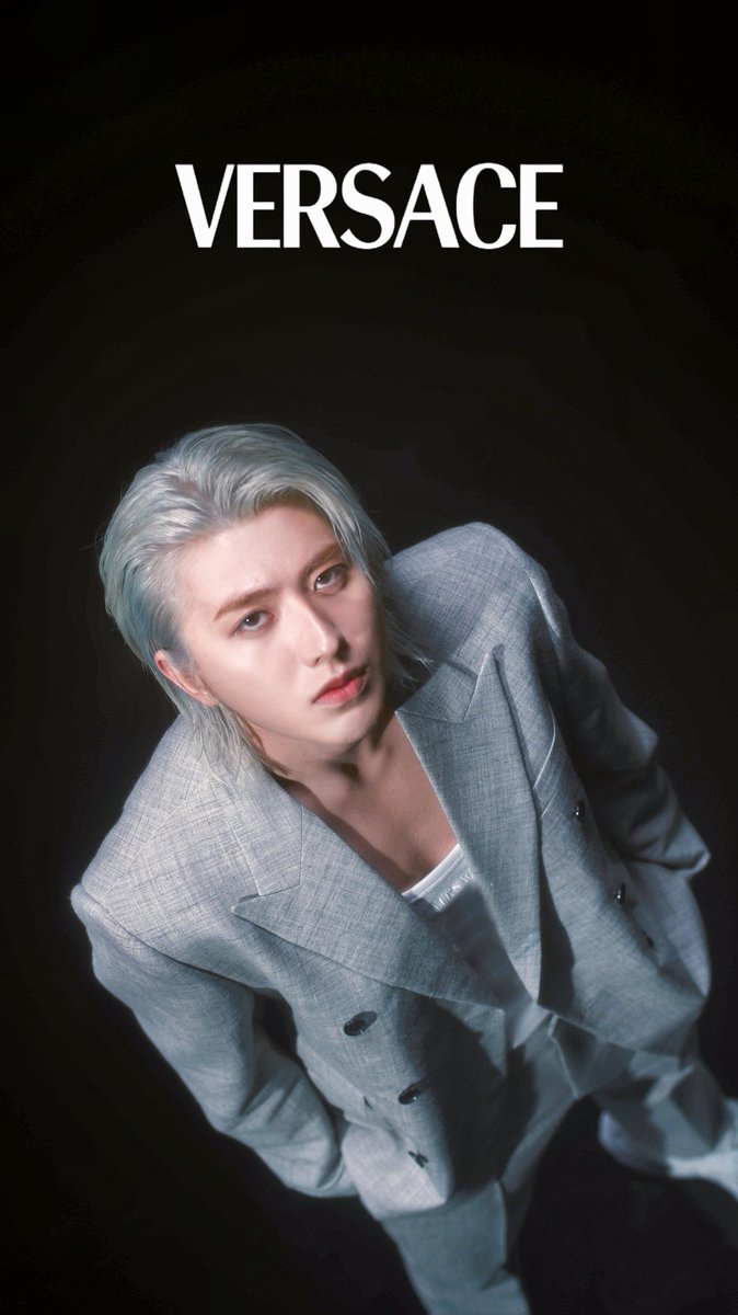 KUN_Fanclub's tweet photo. VERSACE × KUN

#CaiXukun #KUN
#Versace
@CXK_official https://t.co/6MVaY2ObNx