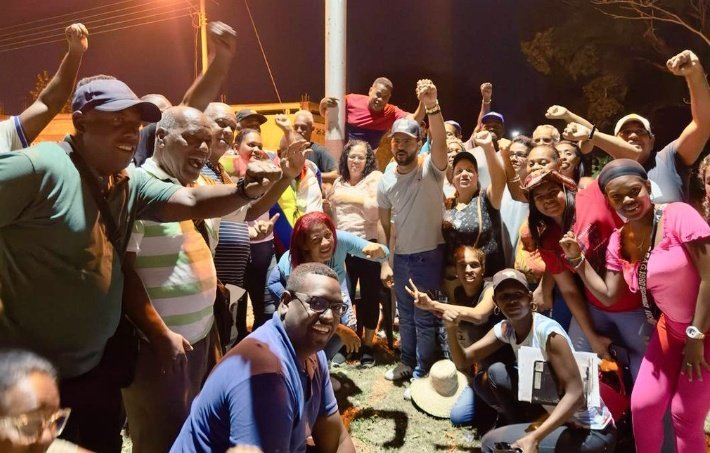 David Antonio Sojo Quintana (@davidsojomrt) on Twitter photo Sin descanso estamos en la calle, garantizando la continuidad del proyecto revolucionario de Chávez con <a href="/NicolasMaduro/">Nicolás Maduro</a> continuamos en victoria. Sin descanso estamos en la calle, garantizando la continuidad del proyecto revolucionario de Chávez con <a href="/NicolasMaduro/">Nicolás Maduro</a> continuamos en victoria.