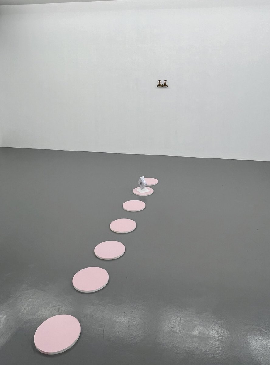 AGmiyauchi's tweet photo. Artworks by  Sai ('Adapt Adapter III ’, 2020 / '当我 同在一起 (Together) No. 2’, 2023)) sets within bespoke environments and structures engineered by artist-curator Yutaka Inagawa. 

https://t.co/vnccTSjPmA https://t.co/xmKgJhdD5X