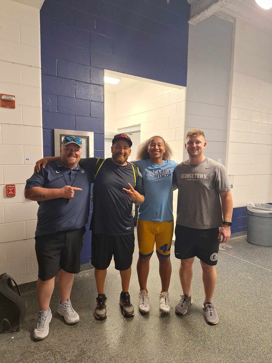 Great DUDES RIGHT HERE💯‼️ Had a great time linking up with @HoyasFB and fellow @Soldier2Sidelin Coaches @CoachCurtKline and @Luca_witz 
@DonaldWidener2
#SUPPORTVETERANS 
#EARNYOURWHISTLE
#HOYAS
#GODISGREAT