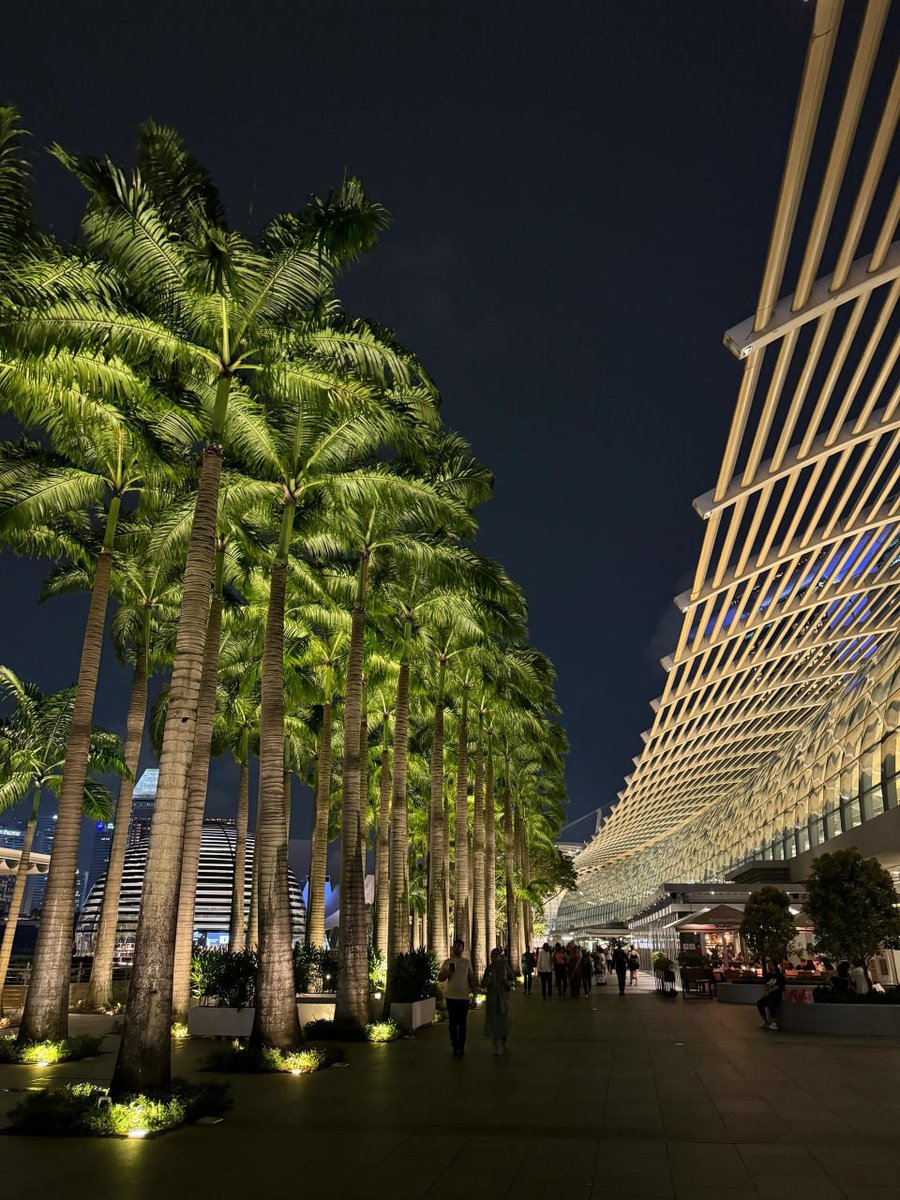 luaar22's tweet image. Everything has beauty, but not everyone sees it.