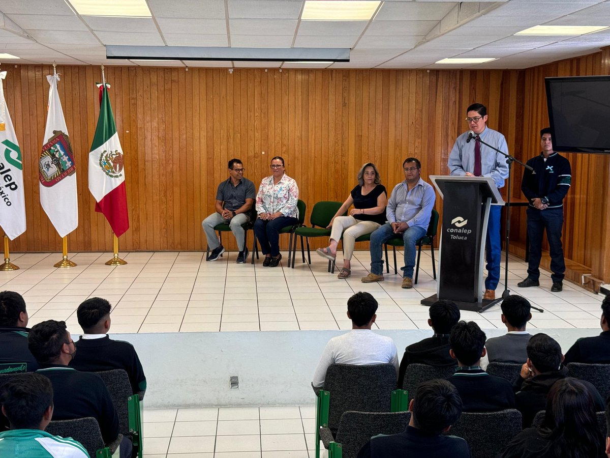 ConalepToluca's tweet photo. Hoy 6 de junio rendimos honores a nuestro Lábaro Patrio, fomentar los valores cívicos es parte de nuestras obligaciones como institución formadora de futuros ciudadanos, los símbolos patrios deben ser parte de cada uno de los Mexicanos y Mexicanas. https://t.co/lt77iXqQLb