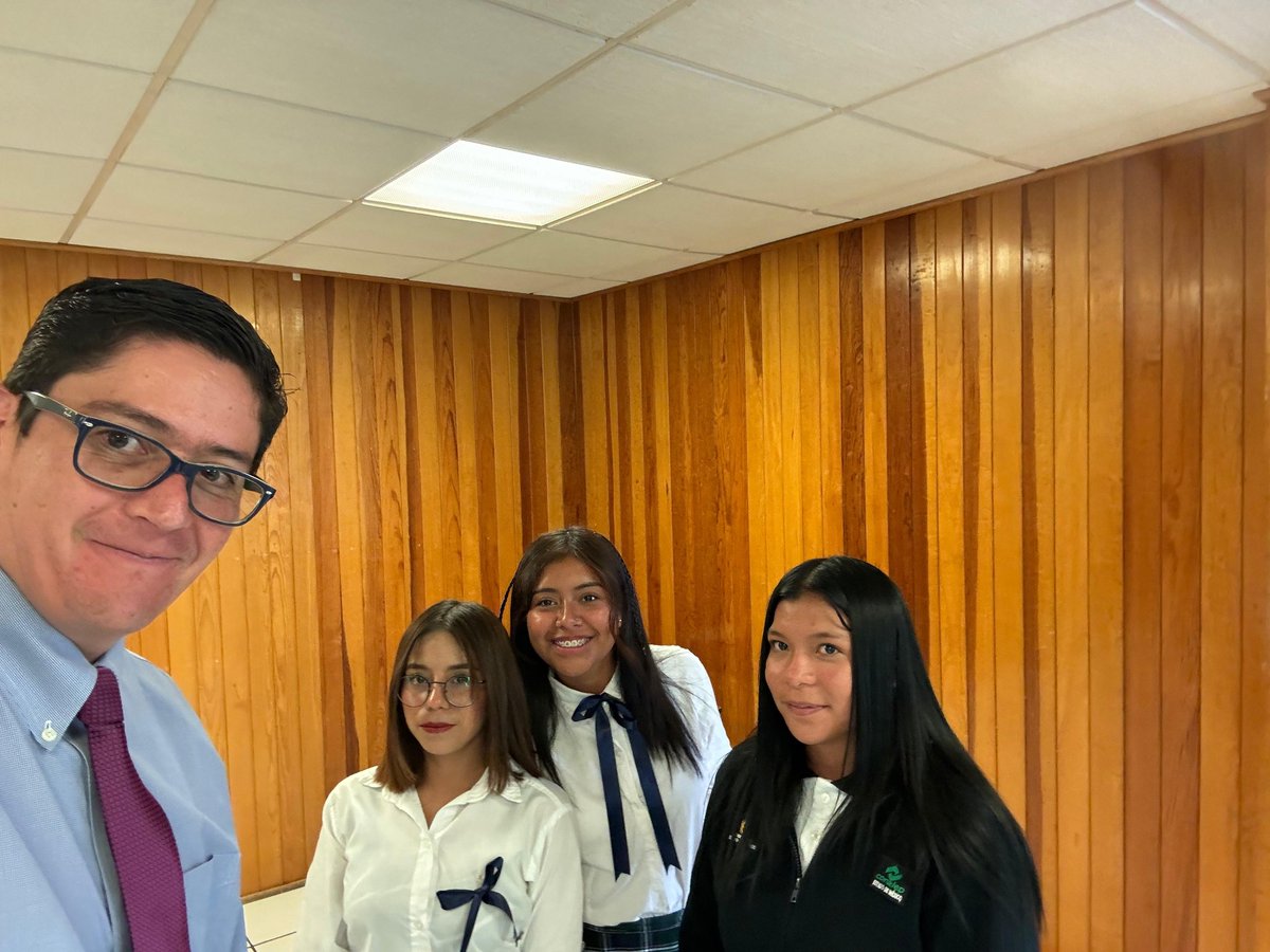ConalepToluca's tweet photo. Hoy 6 de junio rendimos honores a nuestro Lábaro Patrio, fomentar los valores cívicos es parte de nuestras obligaciones como institución formadora de futuros ciudadanos, los símbolos patrios deben ser parte de cada uno de los Mexicanos y Mexicanas. https://t.co/lt77iXqQLb