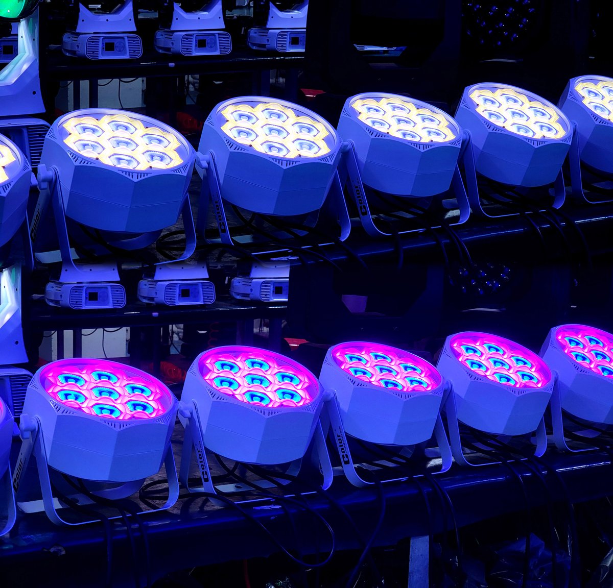 stages_Jack's tweet image. 🙉The white version of the SMARTPAR 712E is also an excellent choice, adding a touch of elegant purity to your space!

#Colorimagination #Smartpar #parlight #parcan #parlights #stagelight #stagelights #lightfactory #rgbwlight