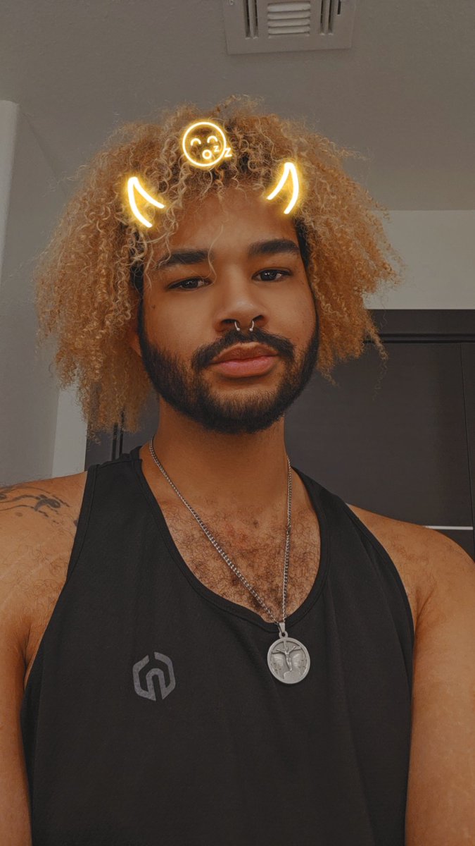 dat_homiee_quan's tweet photo. Dis snap filter got me in a chokehold right now 😰😰😰 #SnapModel #Tall #BLACK https://t.co/GKDkt0DUAu