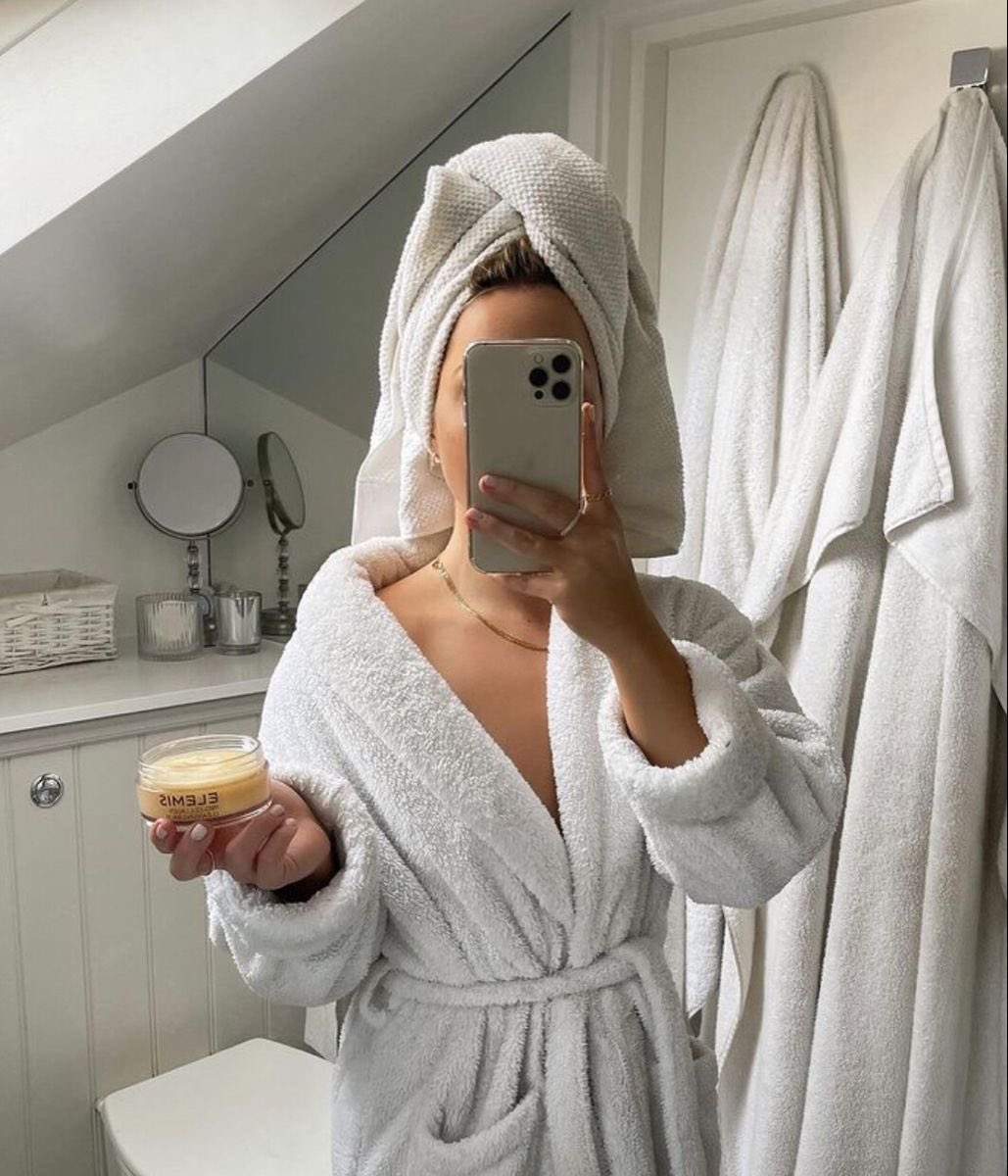 blushingdior's tweet photo. Friday self care 🤍🫧 https://t.co/H2fEKw6eju