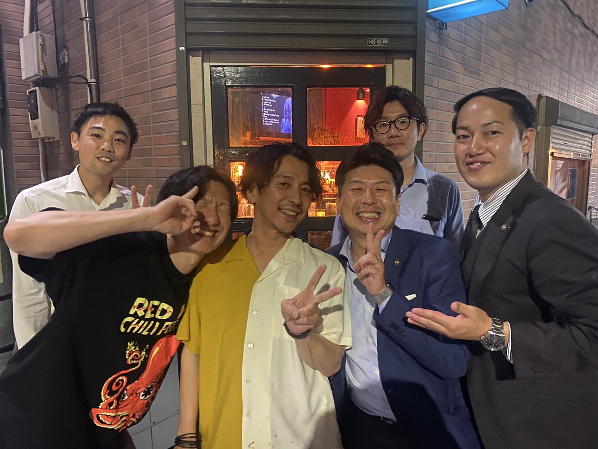 BAR_NOSU_2012's tweet photo. 【NOSU Last week6日目］
昨夜は、座れない、入れない、氷が足りない等、、と落ち着かない店内で申し訳ありませんでしたー
町田時代の親友K君が洗い物を手伝ってくれて助かりました！
残り数日の営業ですが、ご都合良い方、1杯でもお立ち寄りください！ https://t.co/1tGhcbQapP