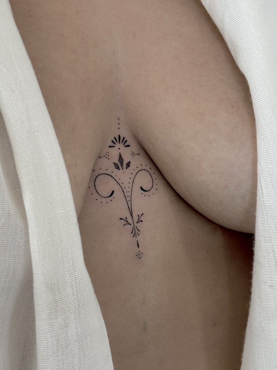 fabisegnini's tweet photo. #zodiac #aries #signos #ornamental #tatuagemornamental https://t.co/FxRMOyvId1