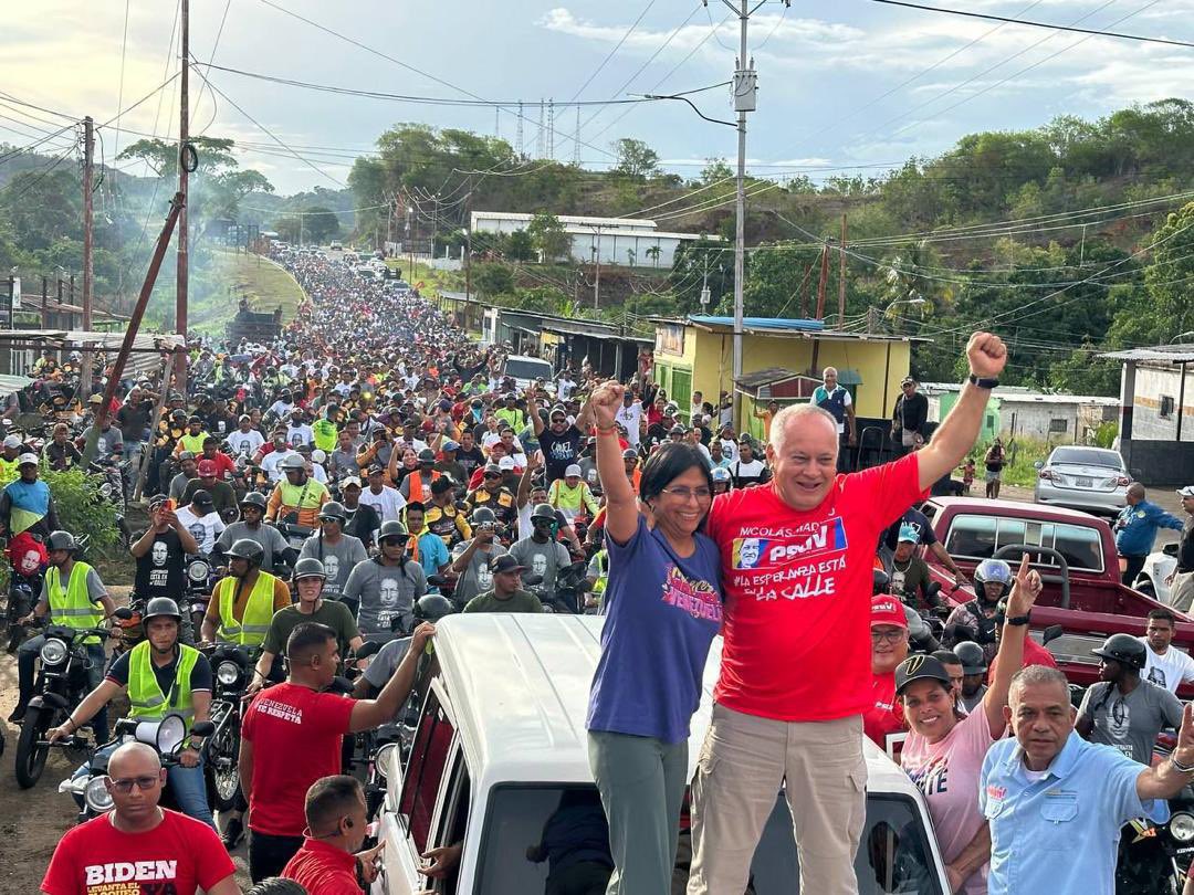 La Furia Bolivariana invadió las calles de Upata. El que tenga ojos que vea <a href="/NicolasMaduro/">Nicolás Maduro</a> <a href="/amarcanopsuv/">Ángel Marcano</a> <a href="/tatachavista/">Yulisbeth García</a>