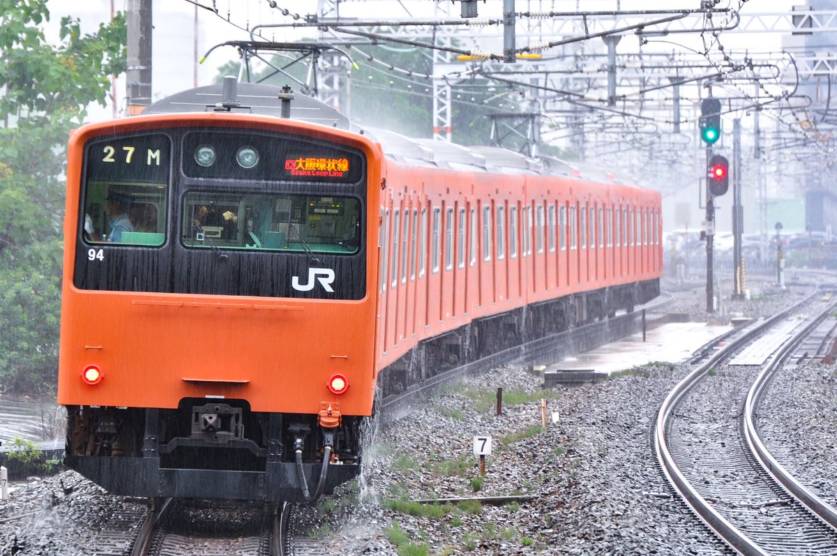 hs3419x's tweet photo. 大阪環状線から201系が引退して今日で5年。
改めて思い出のカットをまとめました。

関西では永遠に103系の脇役な201系でしたが、大阪在住時代に真面目に追っかけてた期間は本当に楽しかった。
リプ欄でも少しだけ思い出を語ります。

2019.6.7
森支臨5925  201系LB9編成
5年前の今日も金曜日でした。 https://t.co/tfrwtEydmI