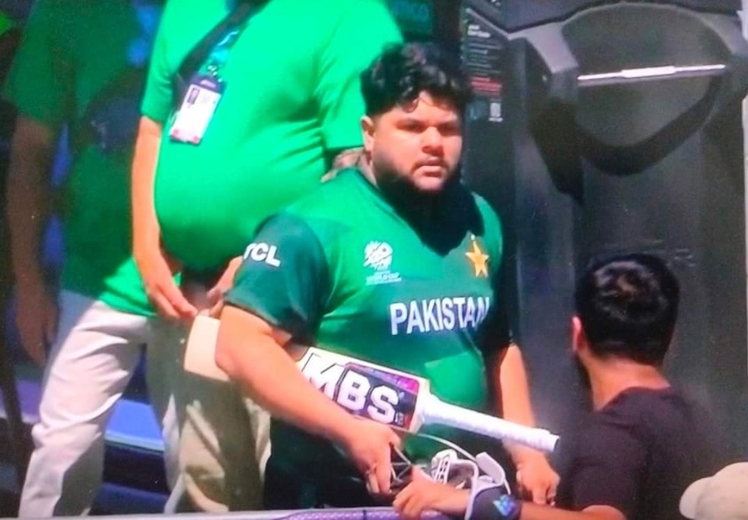 UmerMureed3's tweet photo. Mtlb Kuch bhi.
Aik to ap se Performance ni ho ri... Uper se agr koi kuch bol dy to ap aggressive ho jaty ho.... Aggressive batting m hona bhai... Fielding m hona... Audience k sth ni please 🙏
#PakvsUSA #Origin #PUBG超すっぞ #T20WorldCup #AdialaJail #CanadianGP #USAvPakistan https://t.co/JaMVAtYHwD