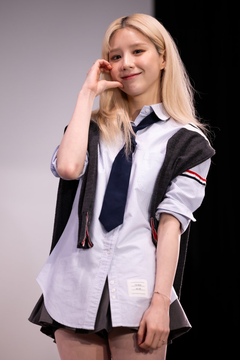 Stainless_1019's tweet photo. 240524

🌙🫶🤍

#HeeJin #희진
#Dall #Devine_All_Love_Live #Virtual_Angel
#ARTMS #OURII https://t.co/T5AteTkCWW