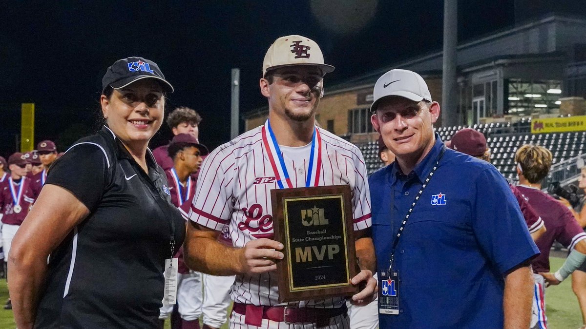 uiltexas's tweet photo. WT Jones tallied a triple and an RBI while allowing just one run in 5.2 innings of work to pick up the victory at the mound and earn MVP honors for the 4A #UILState Baseball Championship Game. ⚾️🎖️ https://t.co/OZufrpiOwd