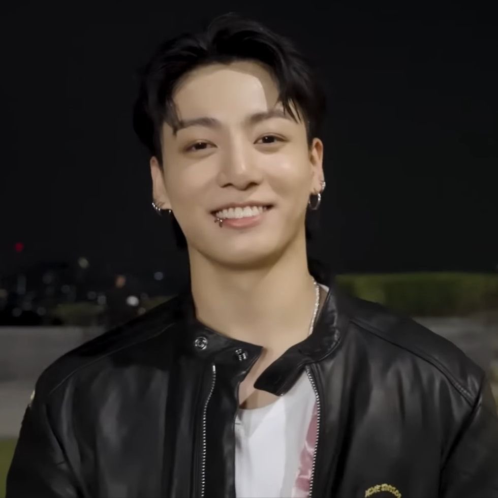 iyoonthv's tweet photo. — SOLO FALTA UNA HORA PARA EL LANZAMIENTO DE ‘NEVER LET GO’ ❤️‍🔥

• COMENTA 5 CANCIONES DE JUNGKOOK/BTS + 👇🏻

NEVER LET GO OUT TODAY 
NEVER LET GO BY JUNGKOOK 
JUNGKOOK IS COMING 
#JungKook_NeverLetGo #NeverLetGo https://t.co/eHJZ8BeJEk