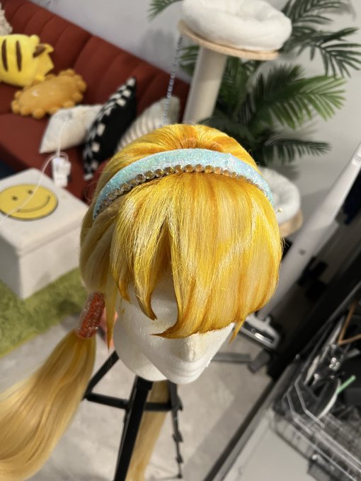 My Stella from Winx club wig is finished! Super happy with this.😻 https://t.co/phdb9nimE1