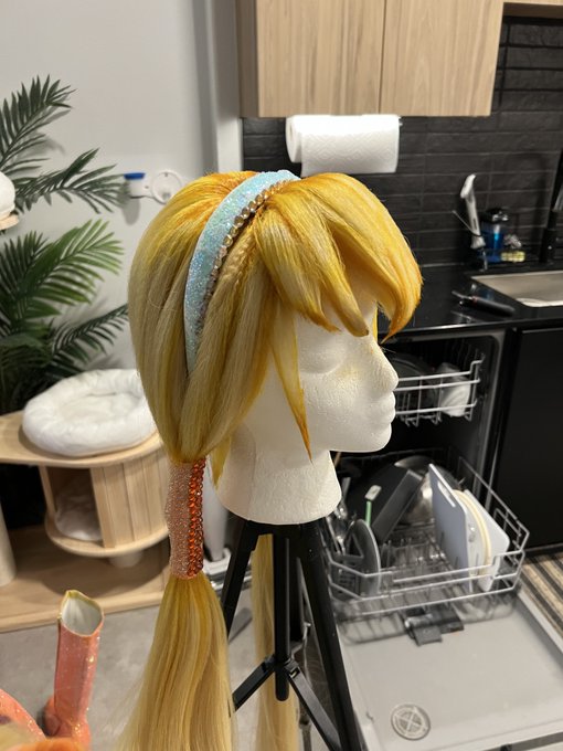 My Stella from Winx club wig is finished! Super happy with this.😻 https://t.co/phdb9nimE1