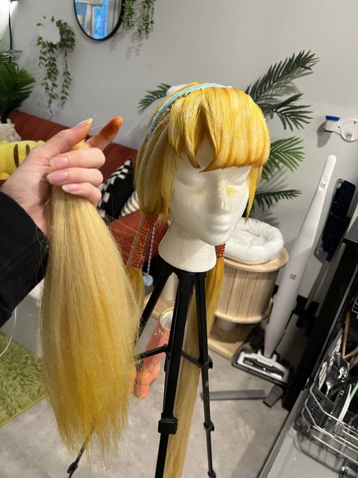 My Stella from Winx club wig is finished! Super happy with this.😻 https://t.co/phdb9nimE1