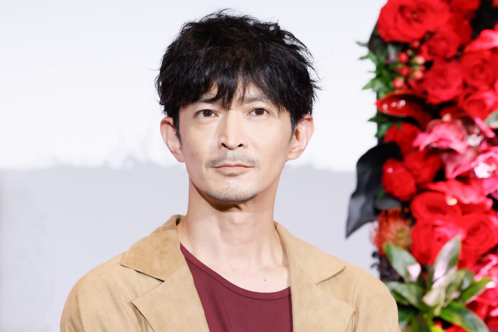 livedoornews's tweet photo. 【祝】6月11日は「津田健次郎の誕生日」

1971年生まれ。『遊戯王』海馬瀬人や『呪術廻戦』七海建人の声優として知られ、近年は映像作品への出演をはじめとして多方面での活躍を見せる。5月発売の『anan』では、声優で初めて表紙を飾った。また、大好評の写真集『ささやき』の電子版が本日発売。 https://t.co/P8zJpDPETl