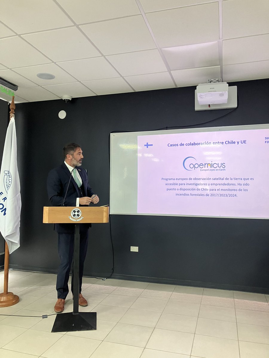 kotkajarvi's tweet photo. En la charla en @UFrontera se conversaron con los estudiantes sobre la relación bilateral UE-Chile🇪🇺🇨🇱, que posibilidades de negocio el Acuerdo Marco Avanzado abre para empresas de 🇫🇮 y 🇨🇱y al fin, de las aprendizajes de la #educaciónfinlandesa 

#Copernicus #TeamFinland https://t.co/36Vehe0CRD